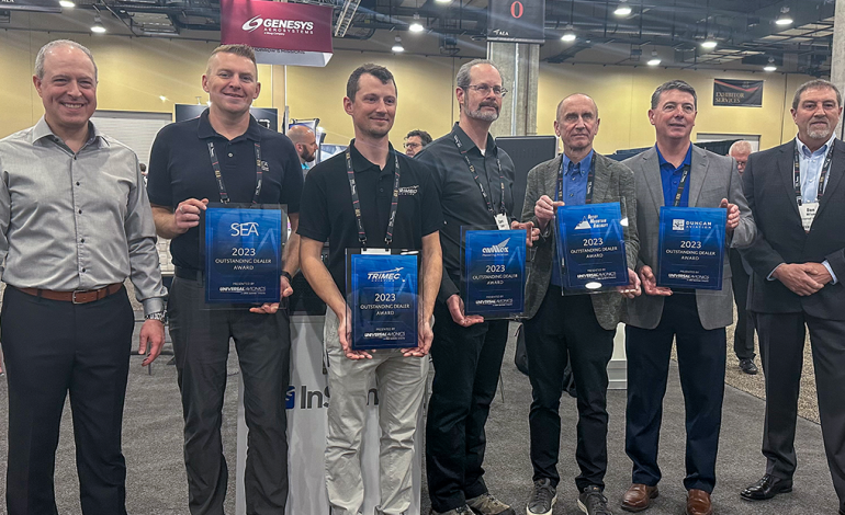 Universal Avionics Presents Outstanding Dealer Award Winners at AEA 2024